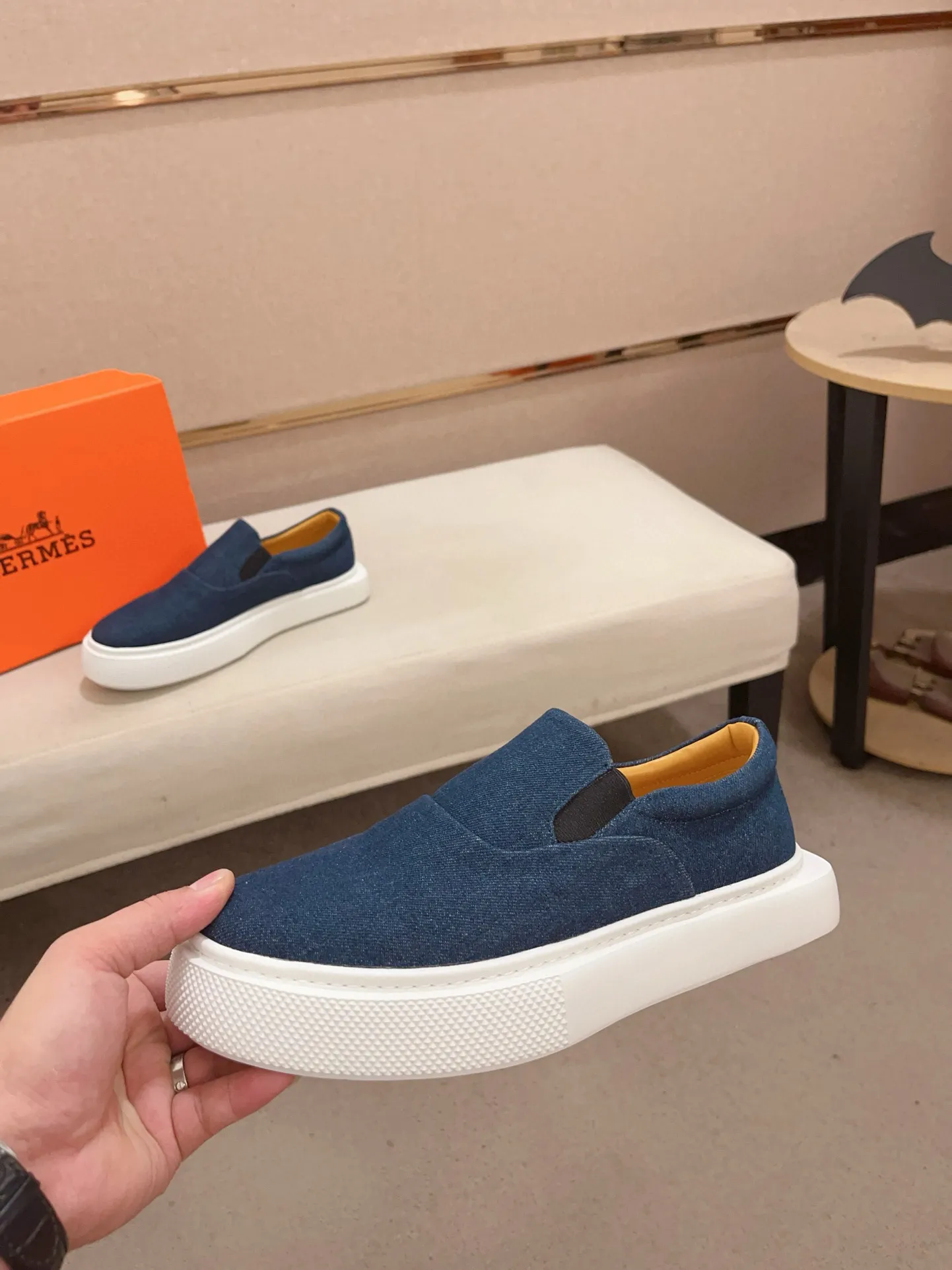 Men's clothing and shoes💰: 442💰《HERMES》【Classic original single version】Hermès; top 🔝purchase agent🔍🔍men's latest 🇺🇸 counter sales simultaneously, imported from Italy original ▲▲cowhide ▲▲ (high-end, nobility, class) ) Exquisite workmanship (Italian 🇮🇹 imported water-dyed 🐂 cowhide lining) sole: original sole provided by the original factory, ⚠️exclusive double-layer activity·TPR·rubber·combined molded outsole; super comfortable·wear-resistant·non-slip·environmental protection The real thing is more beautiful if you take the real thing (high quality, follow the order). You can enter and exit the counter at will * Number of yards: 38-44 (45 can be customized and cannot be returned or exchanged)